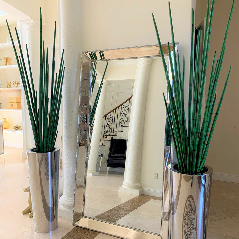 Largeelas artificial plant in vase