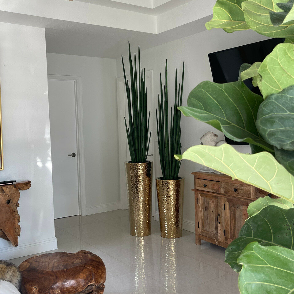 Conicemit artificial plant in vase