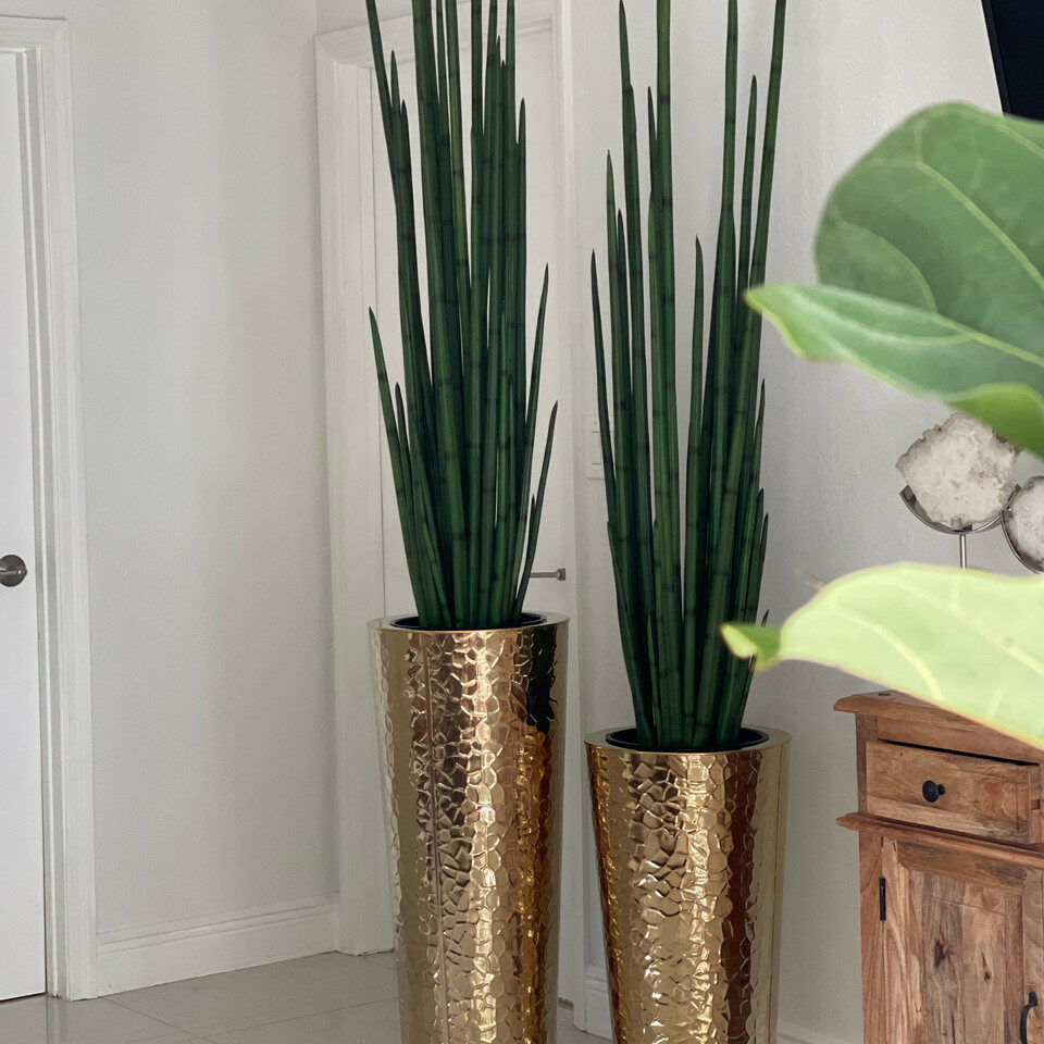 Conicemit artificial plant in vase