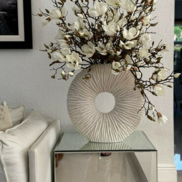 Largeotor artificial plant in vase