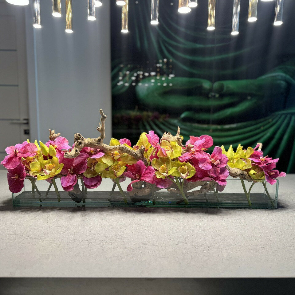 Moderitar artificial plant in vase